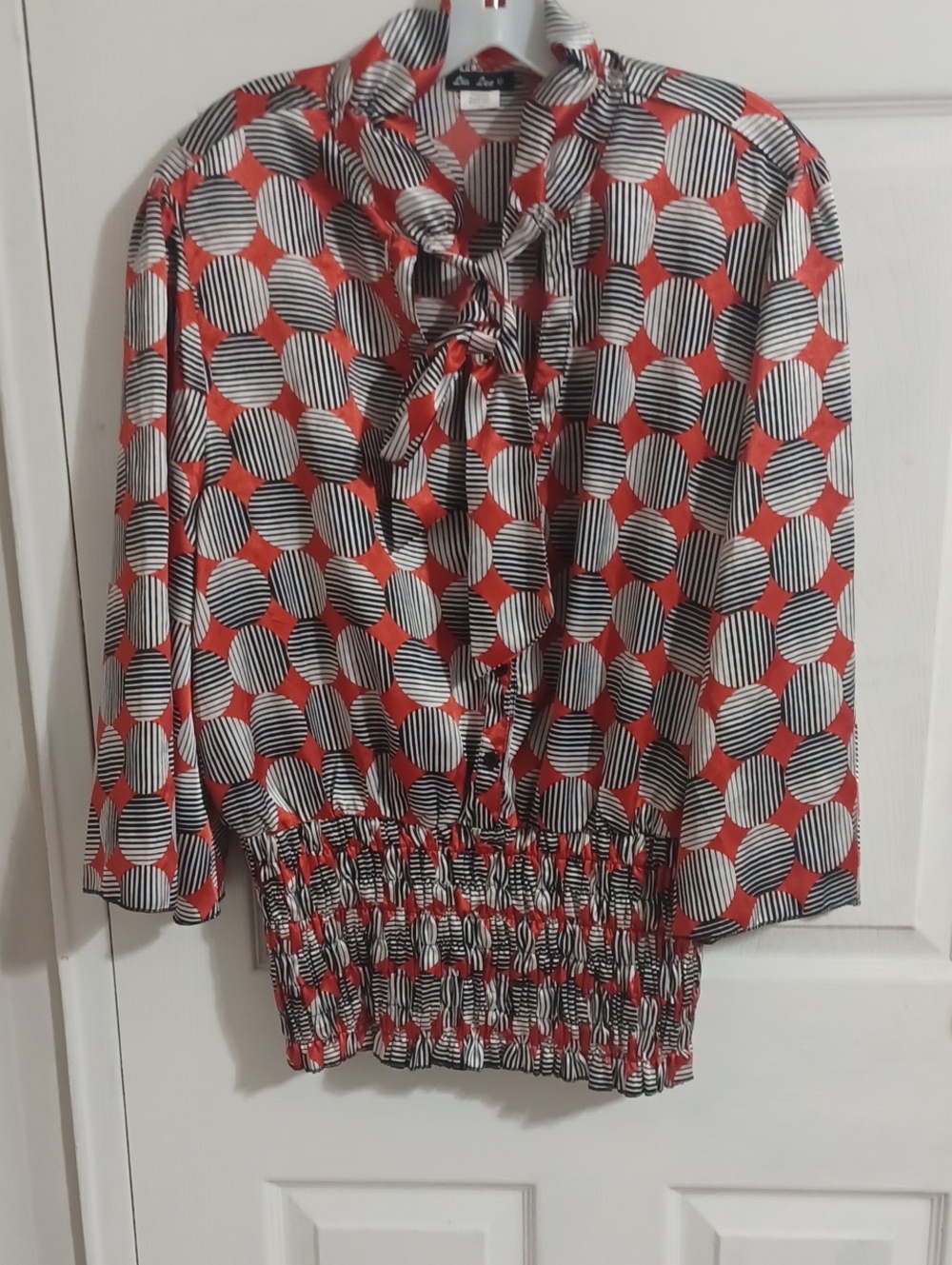Lia Lee Tie-Neck Geometric Print Very Soft Blouse in Red and Black. NWOT Size 3X